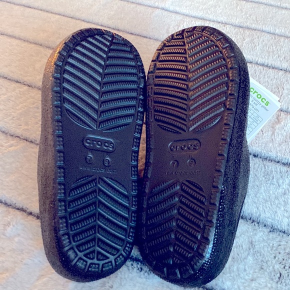 Crocs classic cozzzy black glitter lined sandals - Picture 6 of 8